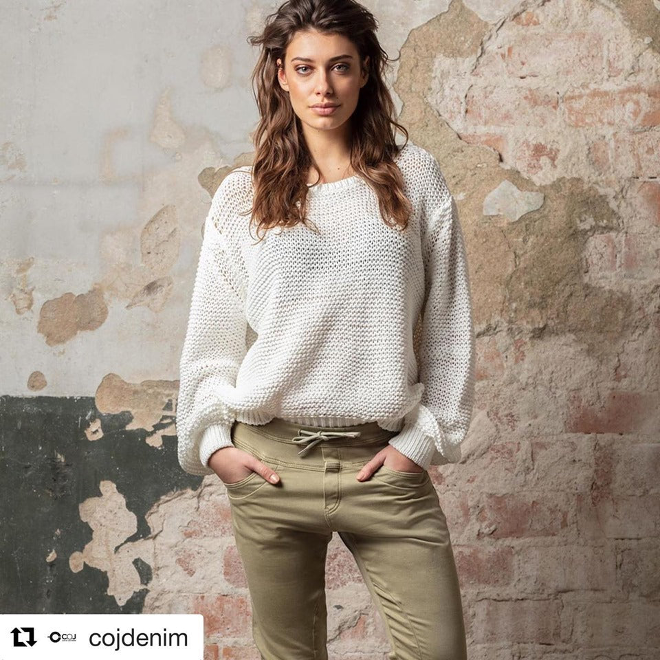 Jogdenim für Damen im Unikat Store in Karlsruhe.