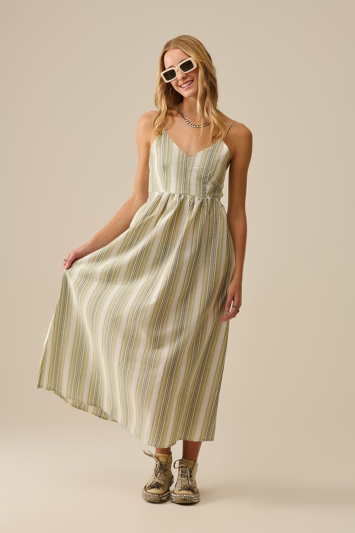 Trägerkleid mit V-Ausschnitt
