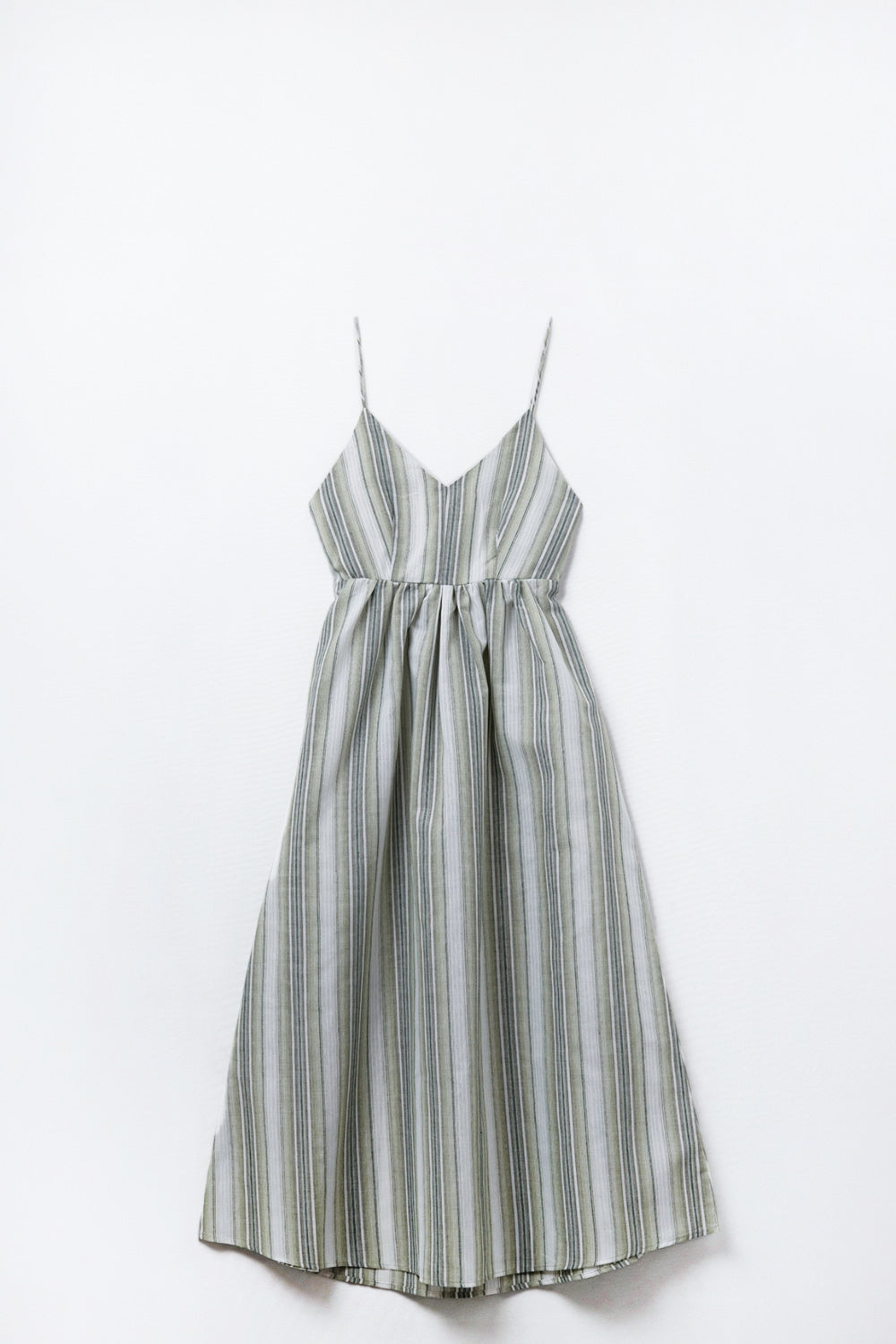 Trägerkleid mit V-Ausschnitt
