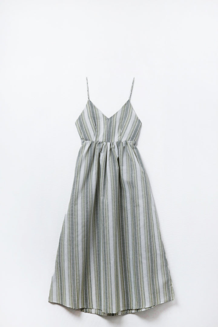 Trägerkleid mit V-Ausschnitt
