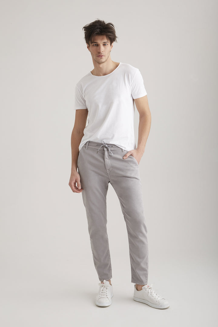 Pantalon chino fuselé Flex marron