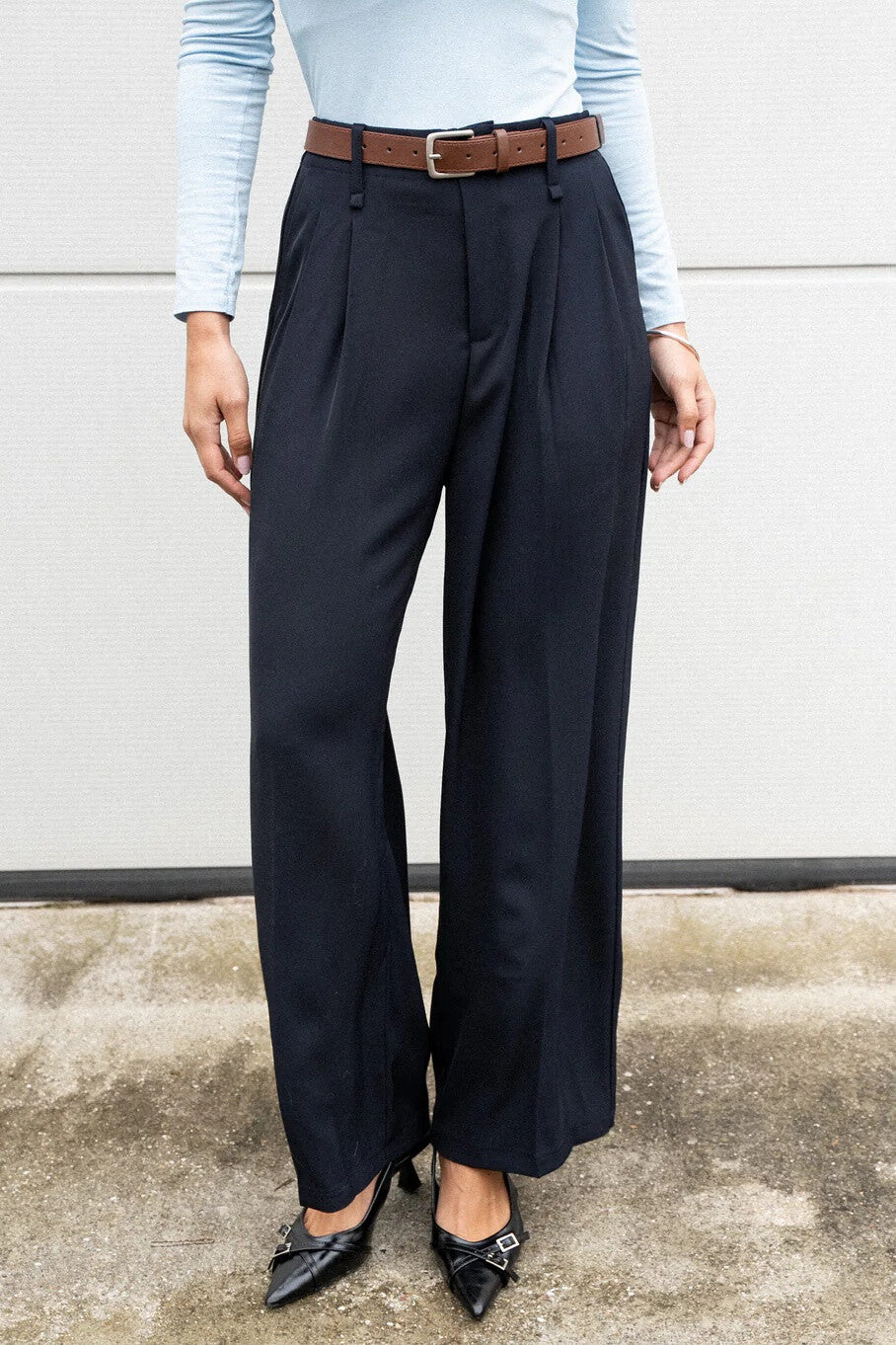 Stoffhose mit Gürtel - beige/marineblau/olive